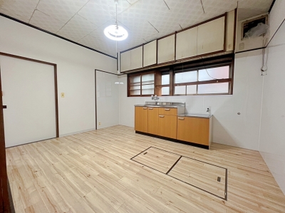 南小羽山町２丁目貸家