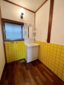南小羽山町２丁目貸家